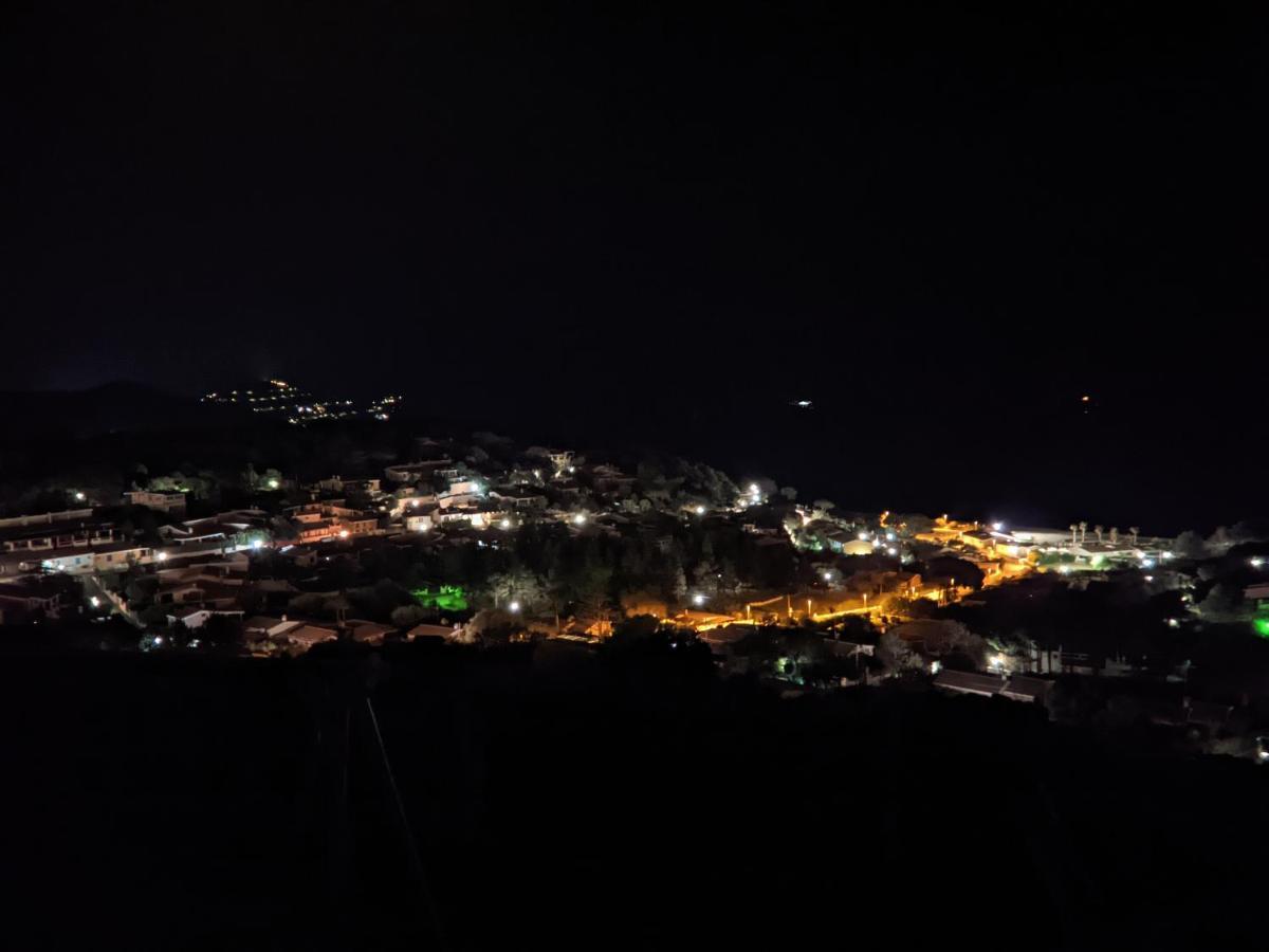 Villetta Con Piscina Panoramica Belvedere Mari Pintau Geremeas Exterior photo