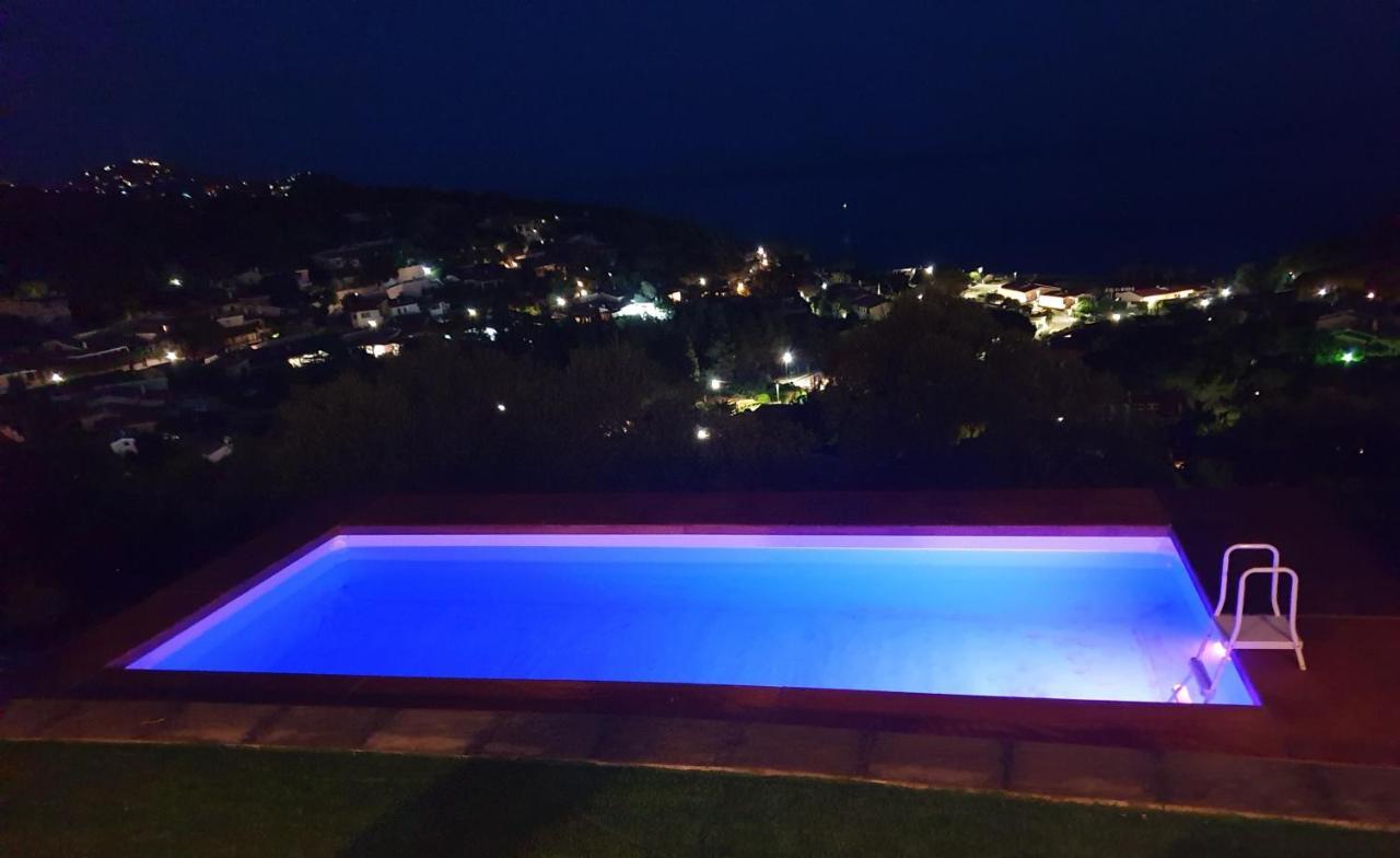 Villetta Con Piscina Panoramica Belvedere Mari Pintau Geremeas Exterior photo